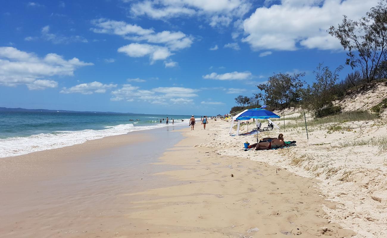 Foto af Woorim Beach med lys sand overflade