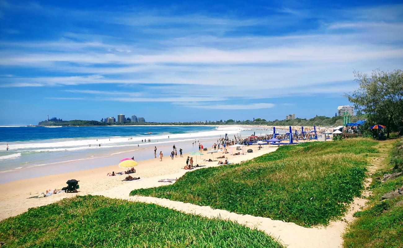 Foto af Mooloolaba Beach med lys fint sand overflade