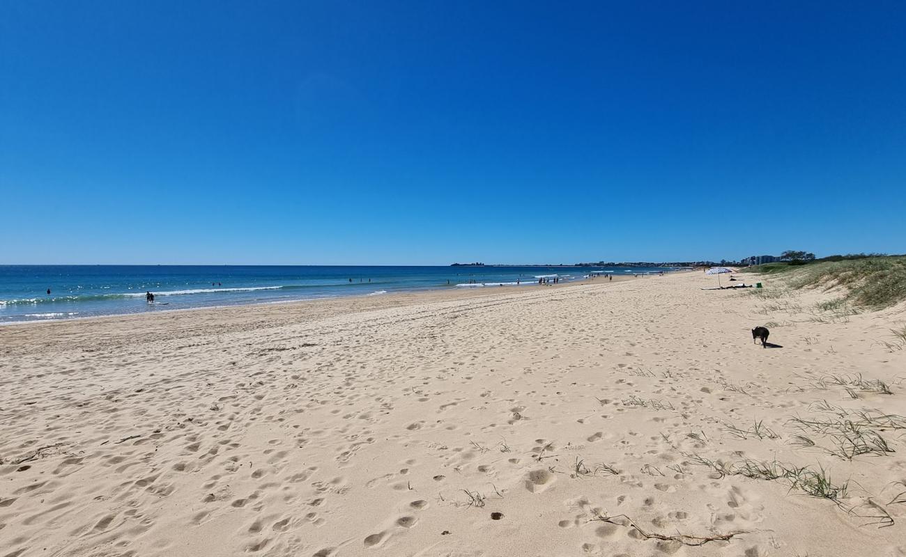 Foto af Mudjimba Beach med lys fint sand overflade