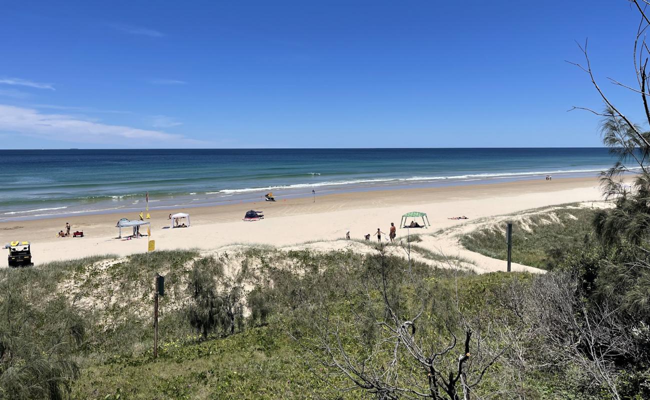 Foto af Peregian Beach med lys fint sand overflade