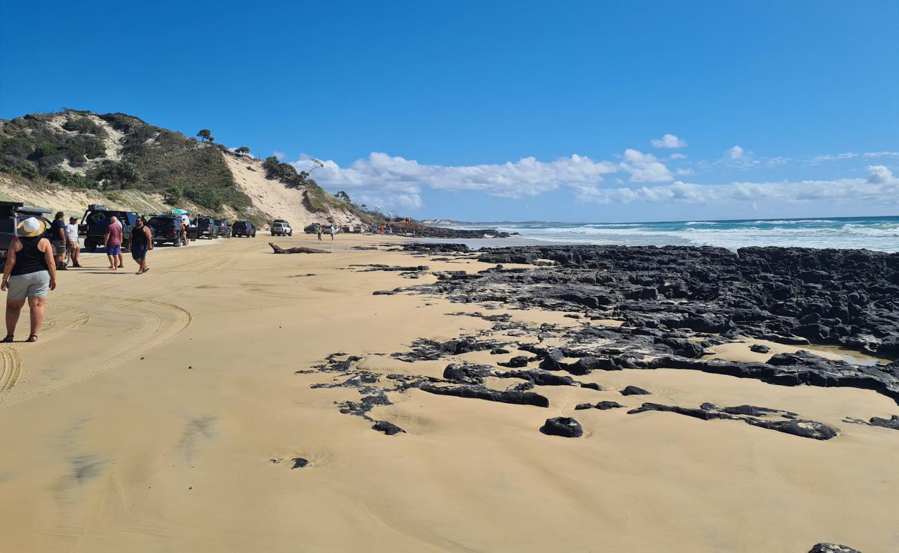 Foto af Manann Beach med lys sand overflade