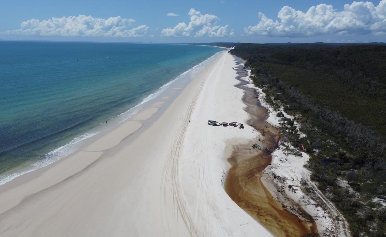 Foto af Woralie Creek Beach med lys fint sand overflade