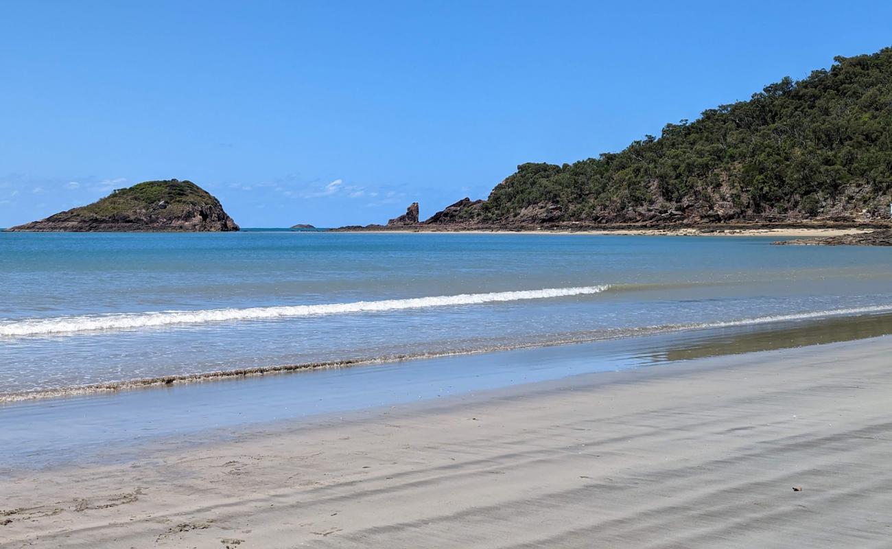 Foto af Fresh Water Bay Hut Beach med lys sand overflade