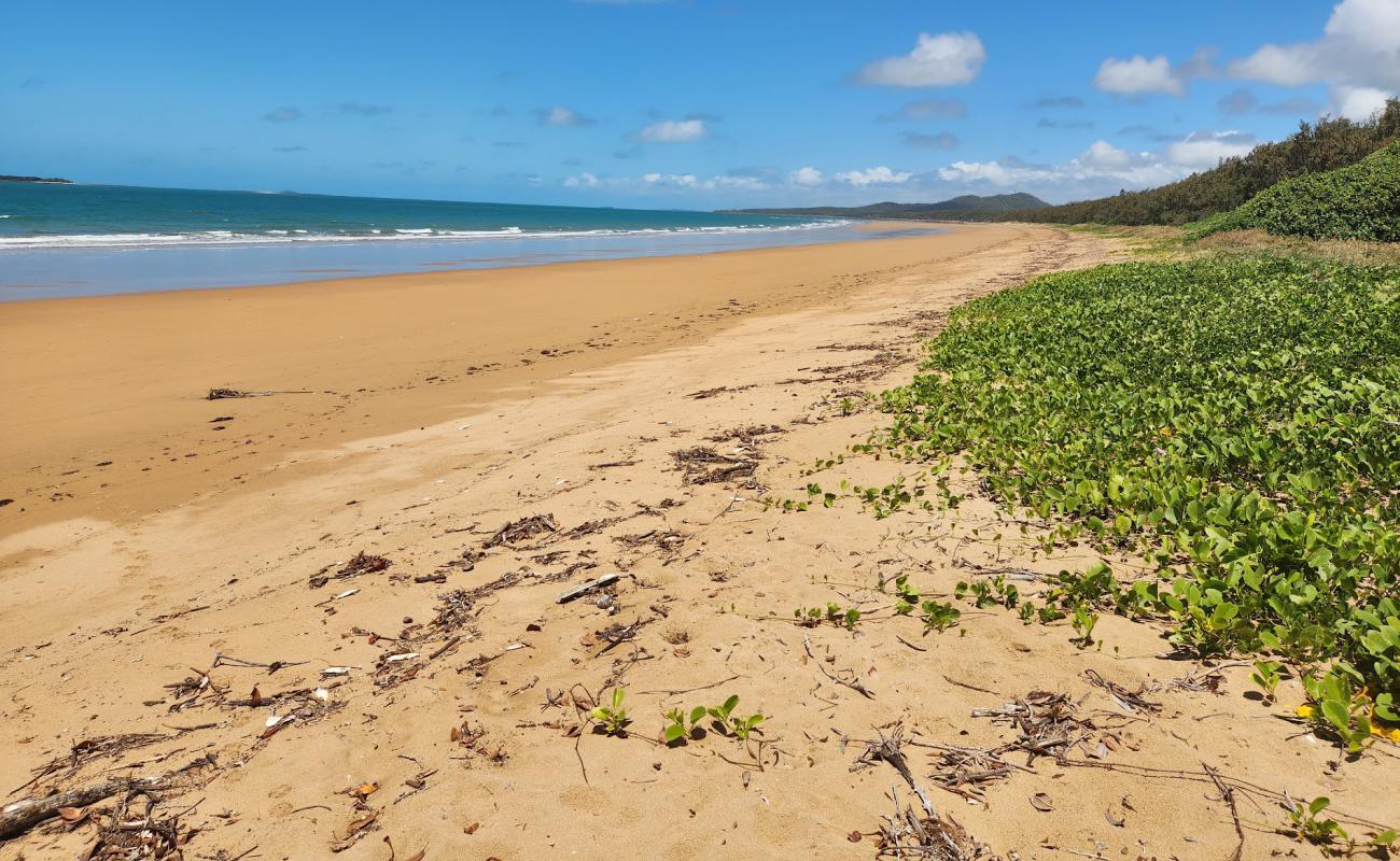 Foto af Salonika Beach med lys sand overflade