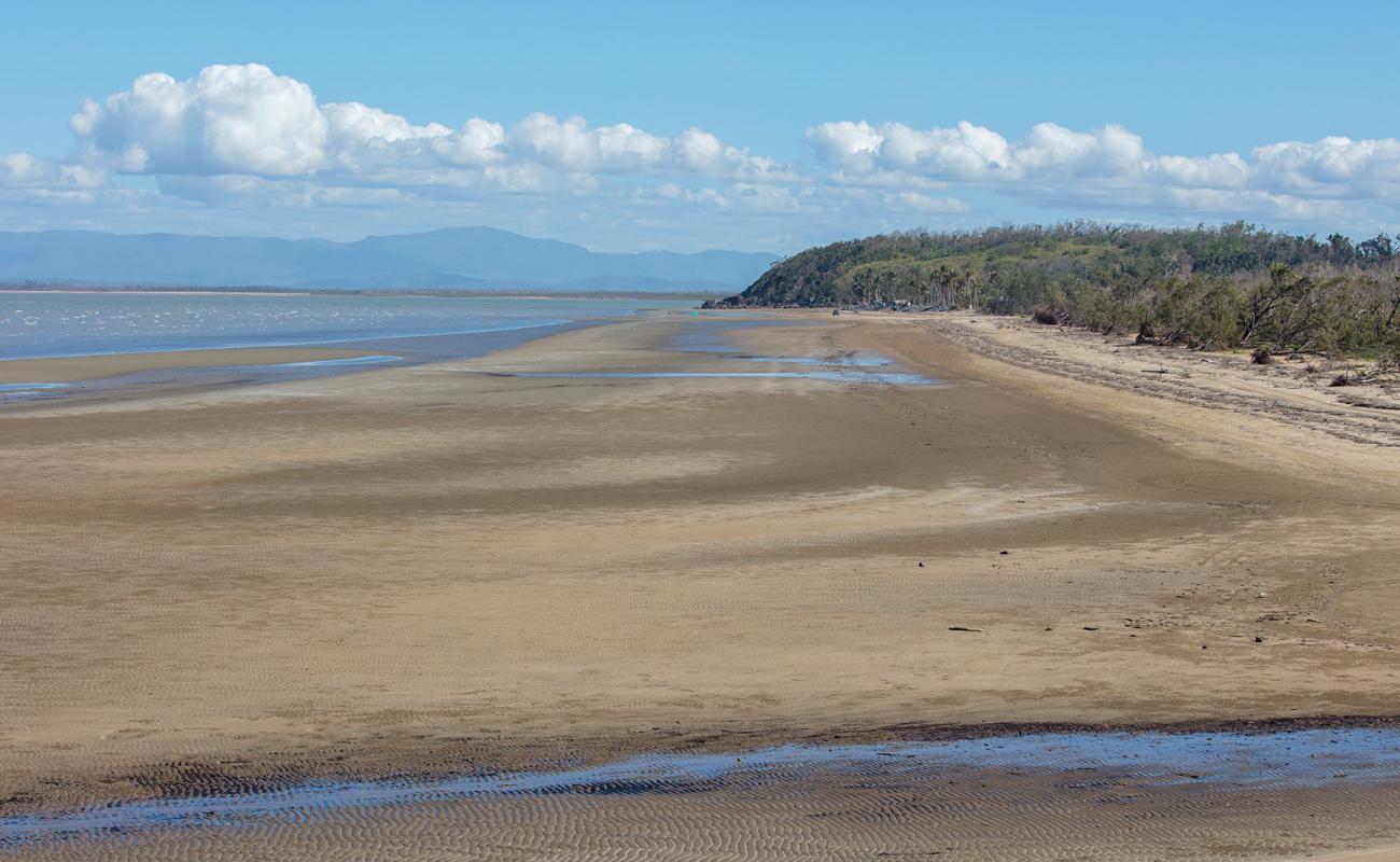 Foto af Conway Beach med lys sand overflade