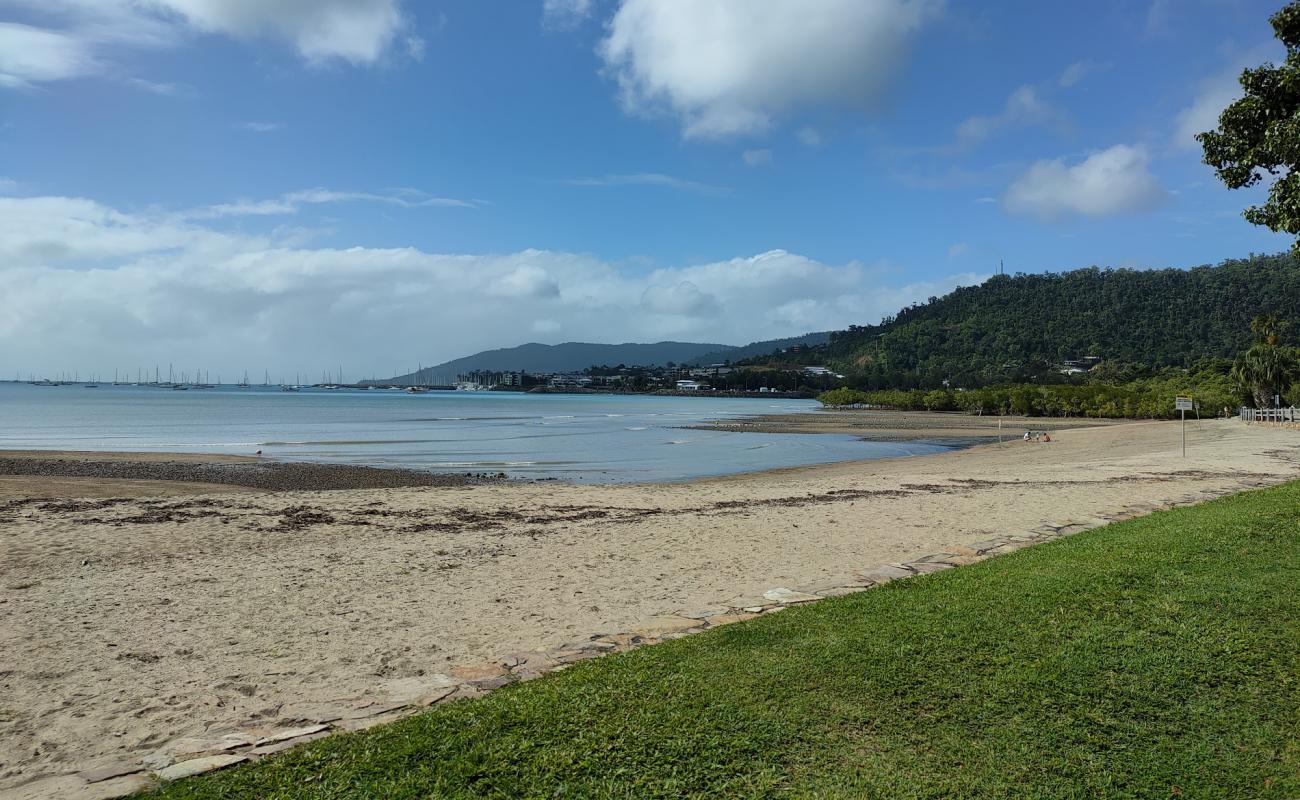 Foto af Cannonvale Beach med lys sand overflade