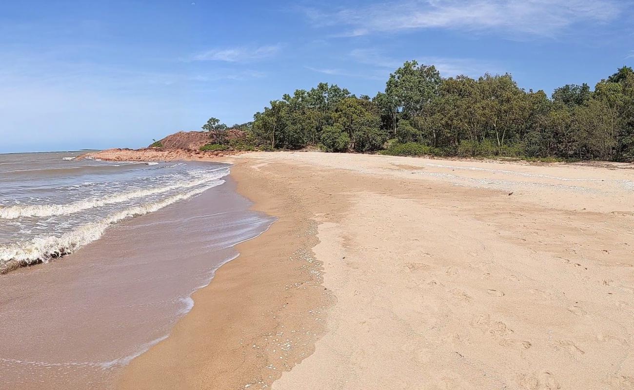 Foto af Toomulla Beach med lys sand overflade