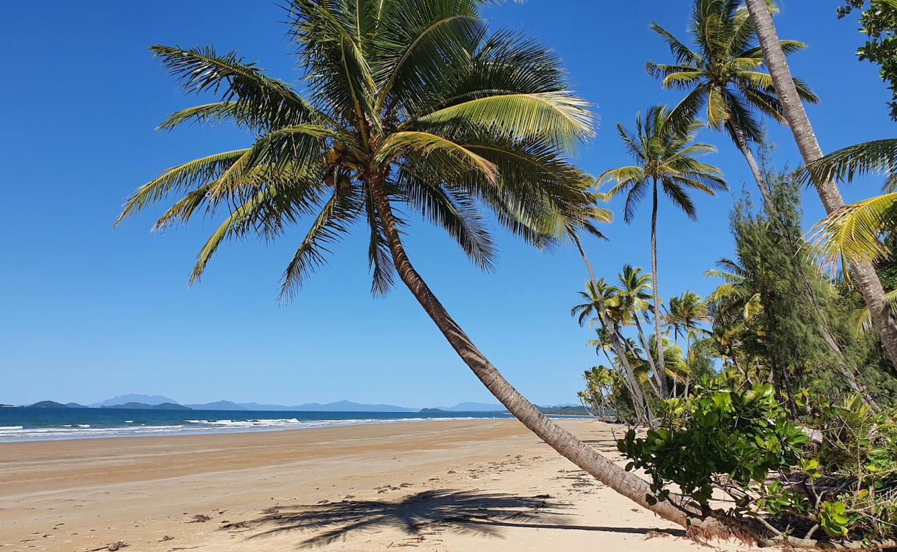 Foto af Mission Beach Foreshore med lys sand overflade