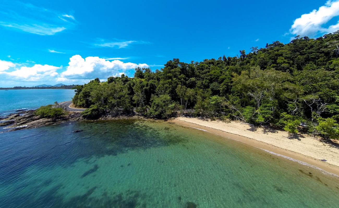 Foto af Wee Beach med lys sand overflade