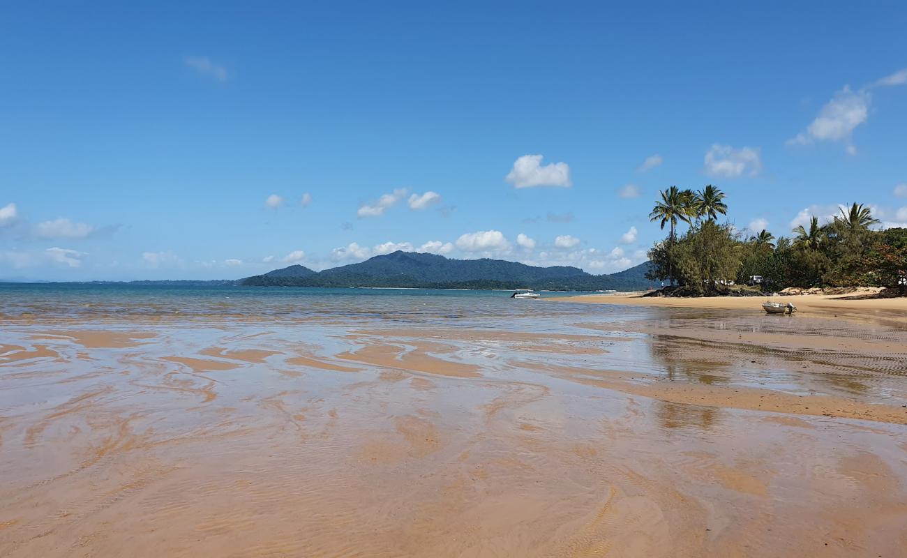 Foto af Kurrimine Beach med lys sand overflade