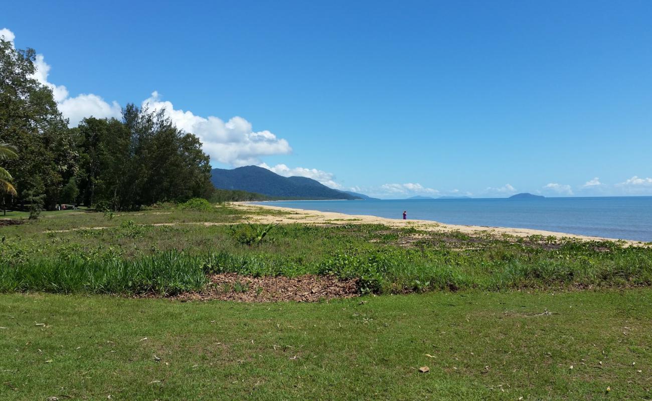 Foto af Bramston Beach med lys sand overflade