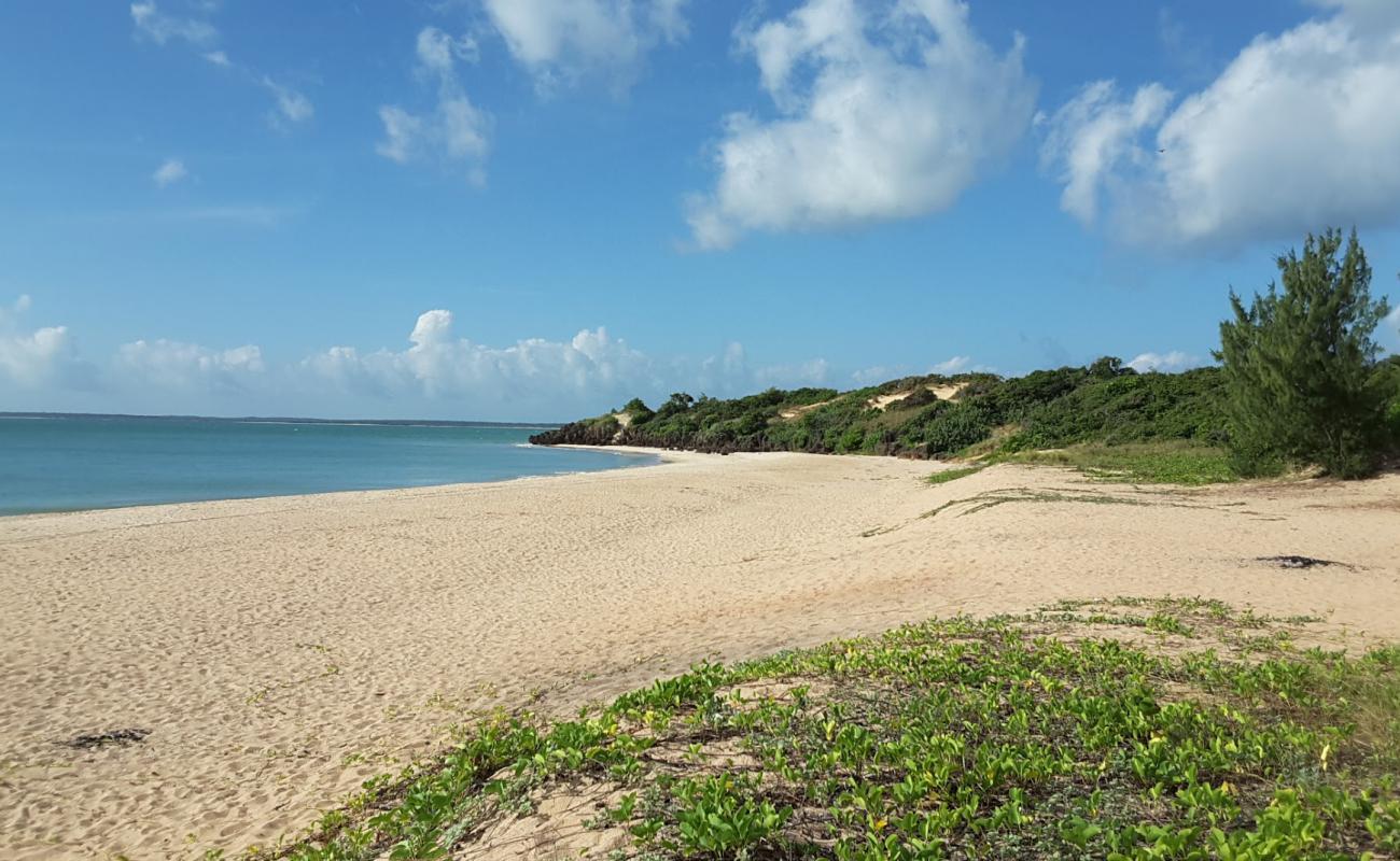 Foto af East Woody Beach med lys sand overflade