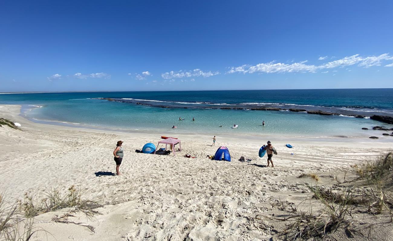 Foto af Oyster Bridge Beach med lys sand overflade