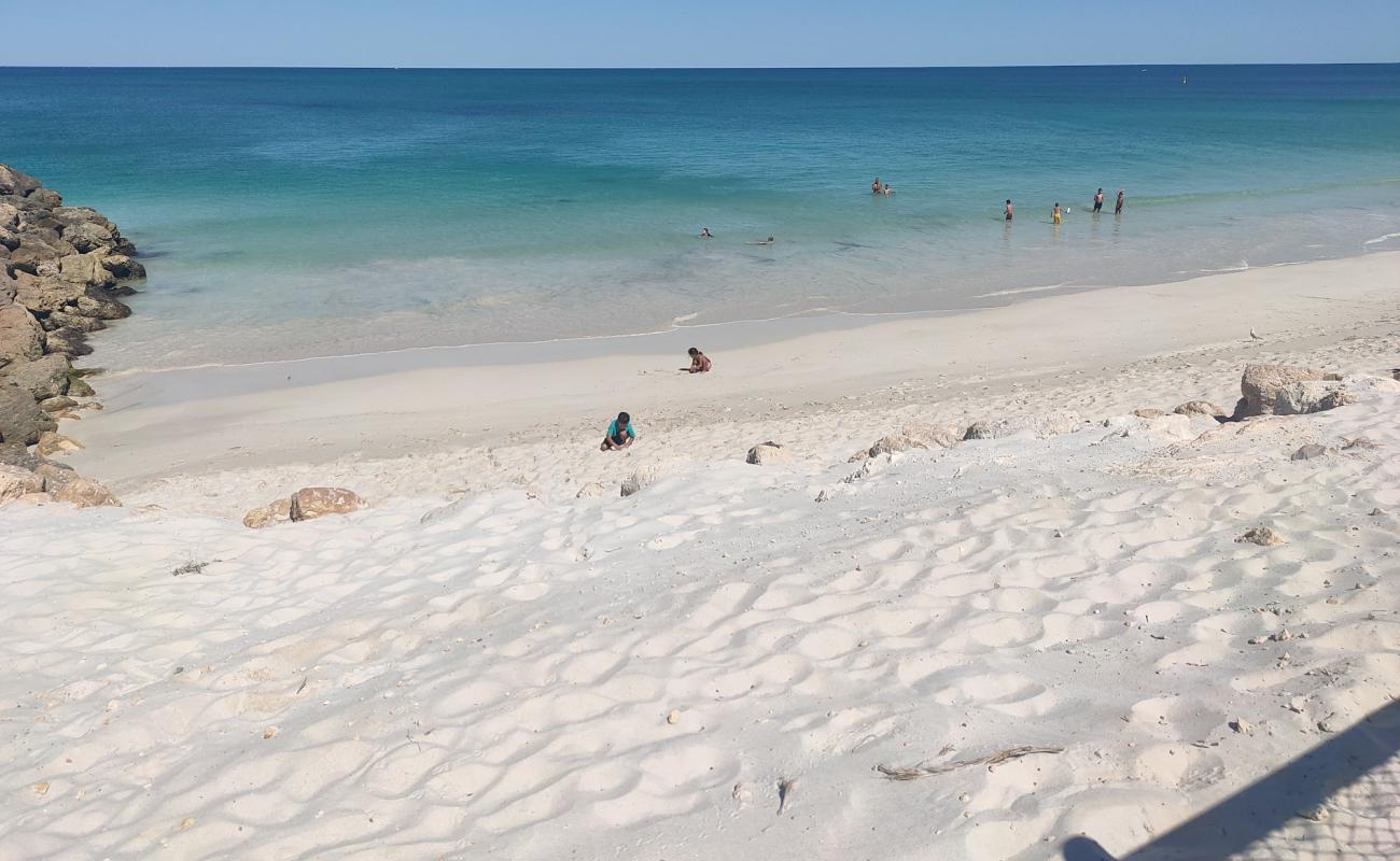 Foto af Qunns Beach med lys sand overflade