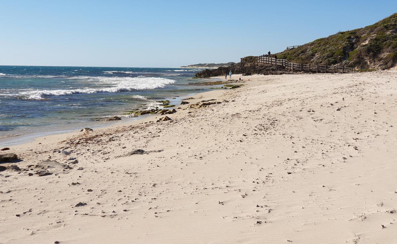 Foto af Iluka Beach med lys sand overflade