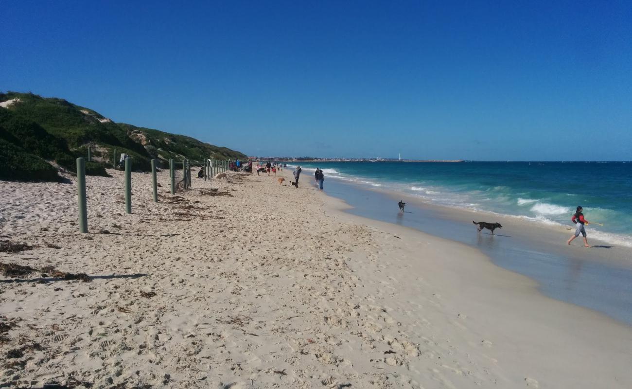 Foto af Hillarys Beach med lys sand overflade