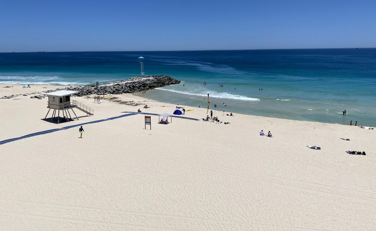 Foto af Perth City Beach med lys sand overflade