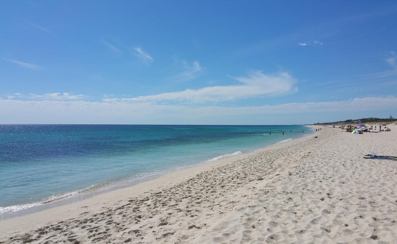 Foto af Swanbourne Beach med lys sand overflade