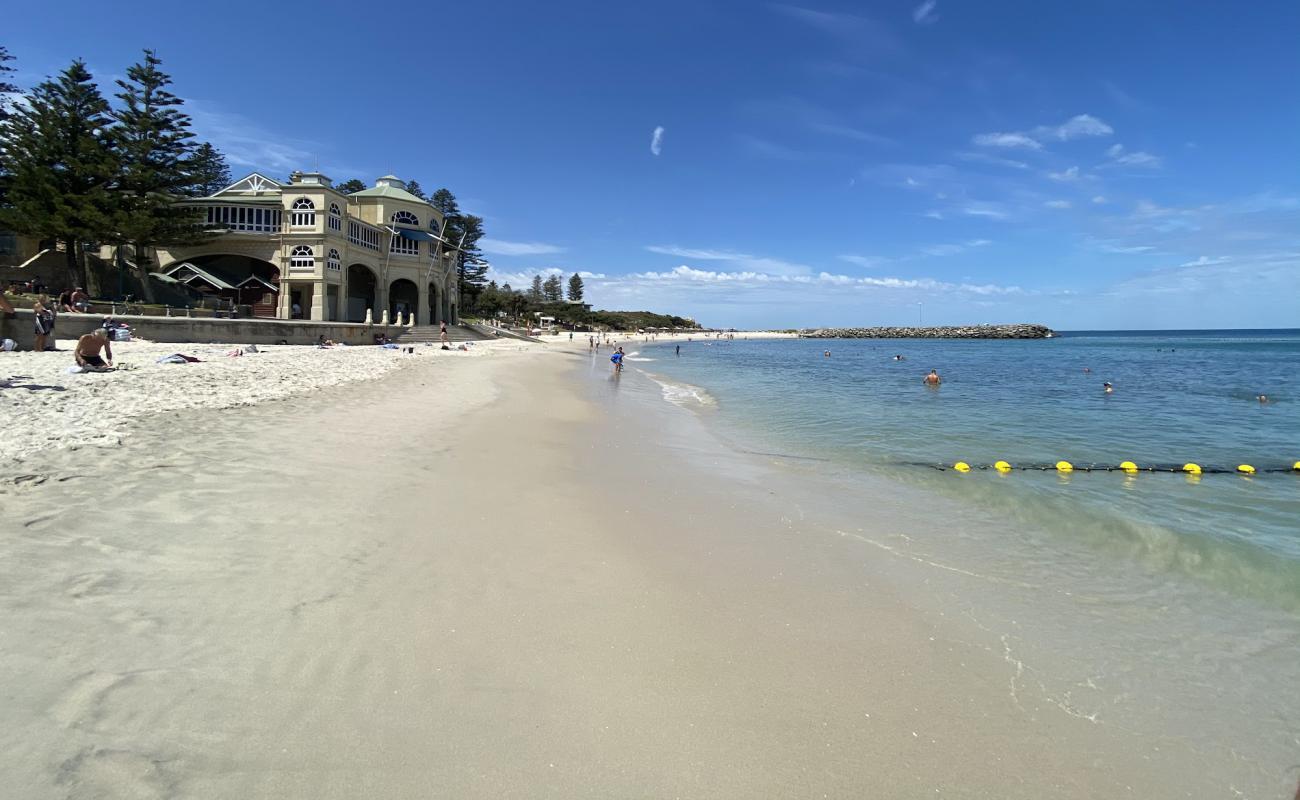 Foto af Cottesloe Strand med lys fint sand overflade