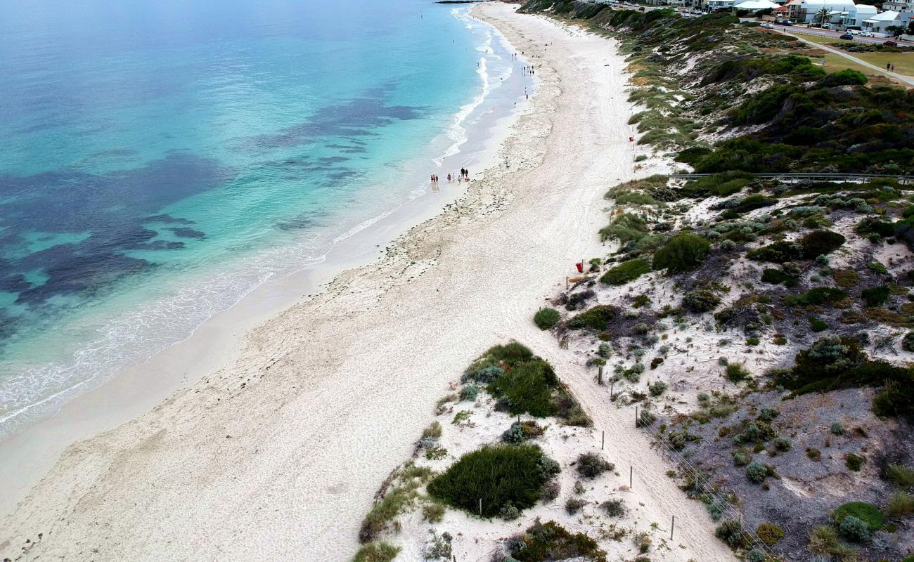 Foto af Dutch Inn Beach med lys sand overflade