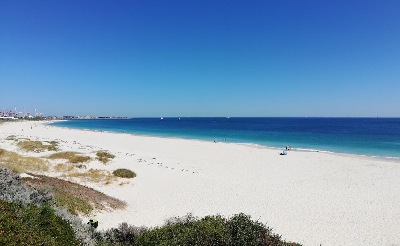 Foto af Port Beach med lys sand overflade