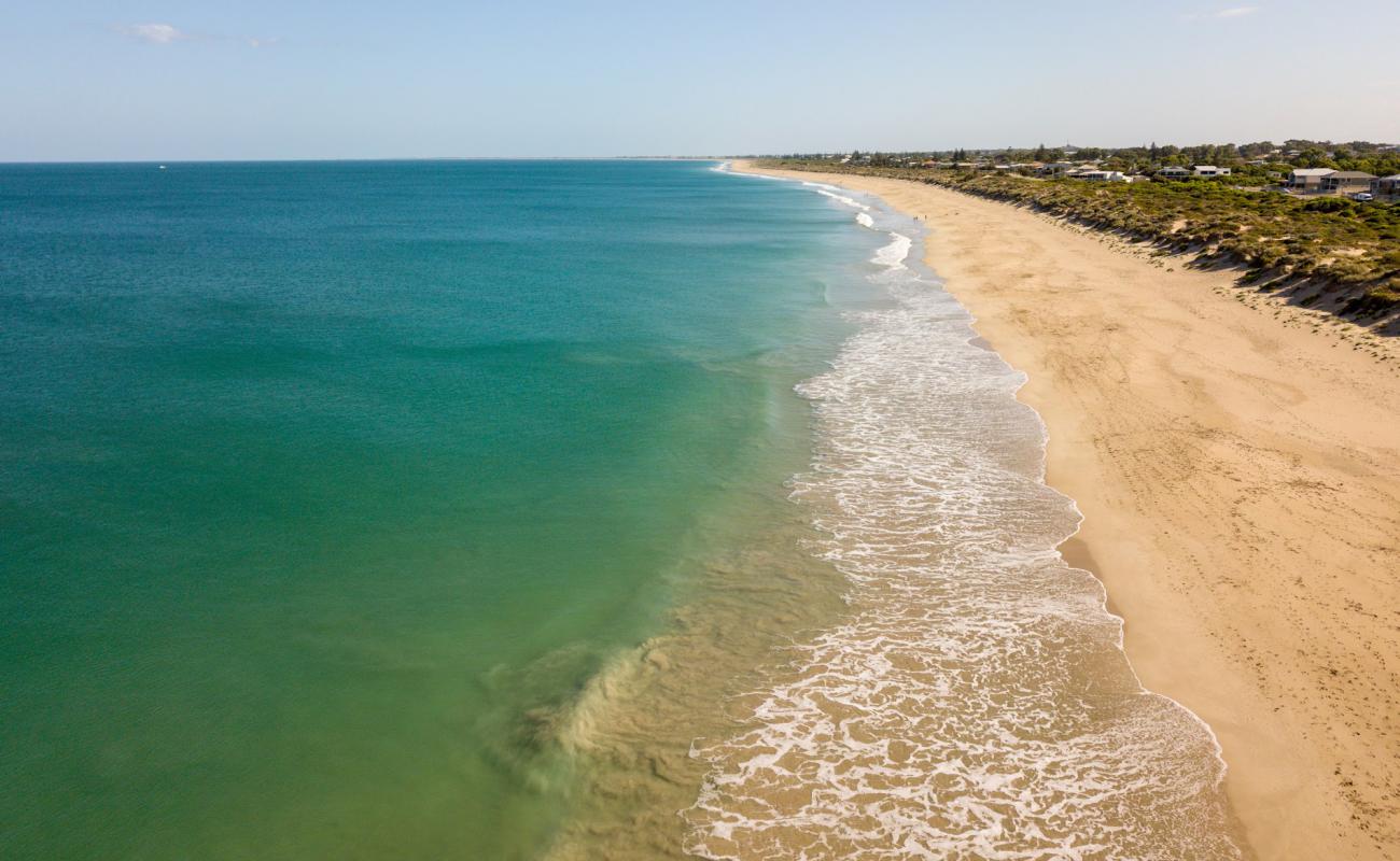 Foto af Madora Beach med lys sand overflade