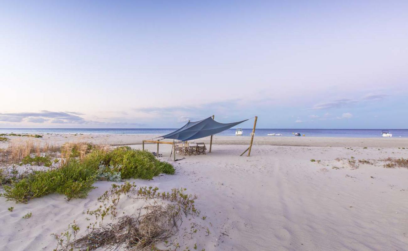 Foto af Fourseasons Beach med lys sand overflade