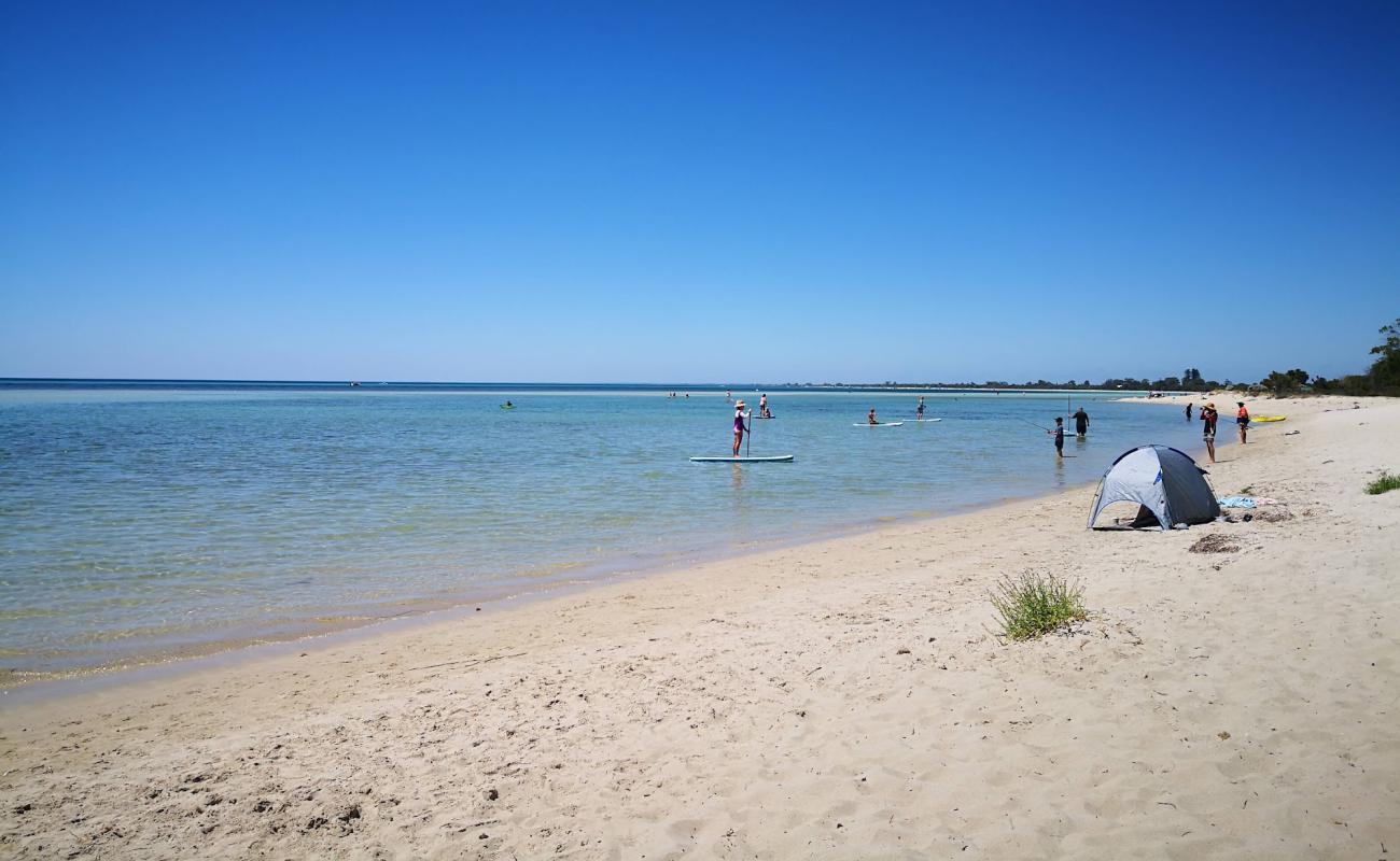 Foto af Dunsborough Beach med lys fint sand overflade