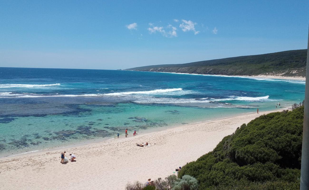 Foto af Yallingup Beach med lys sand overflade