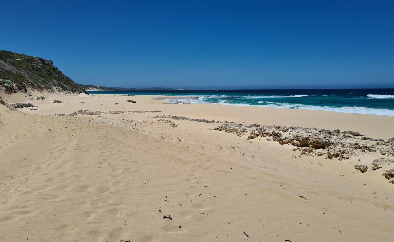 Foto af Hooley Beach med lys sand overflade