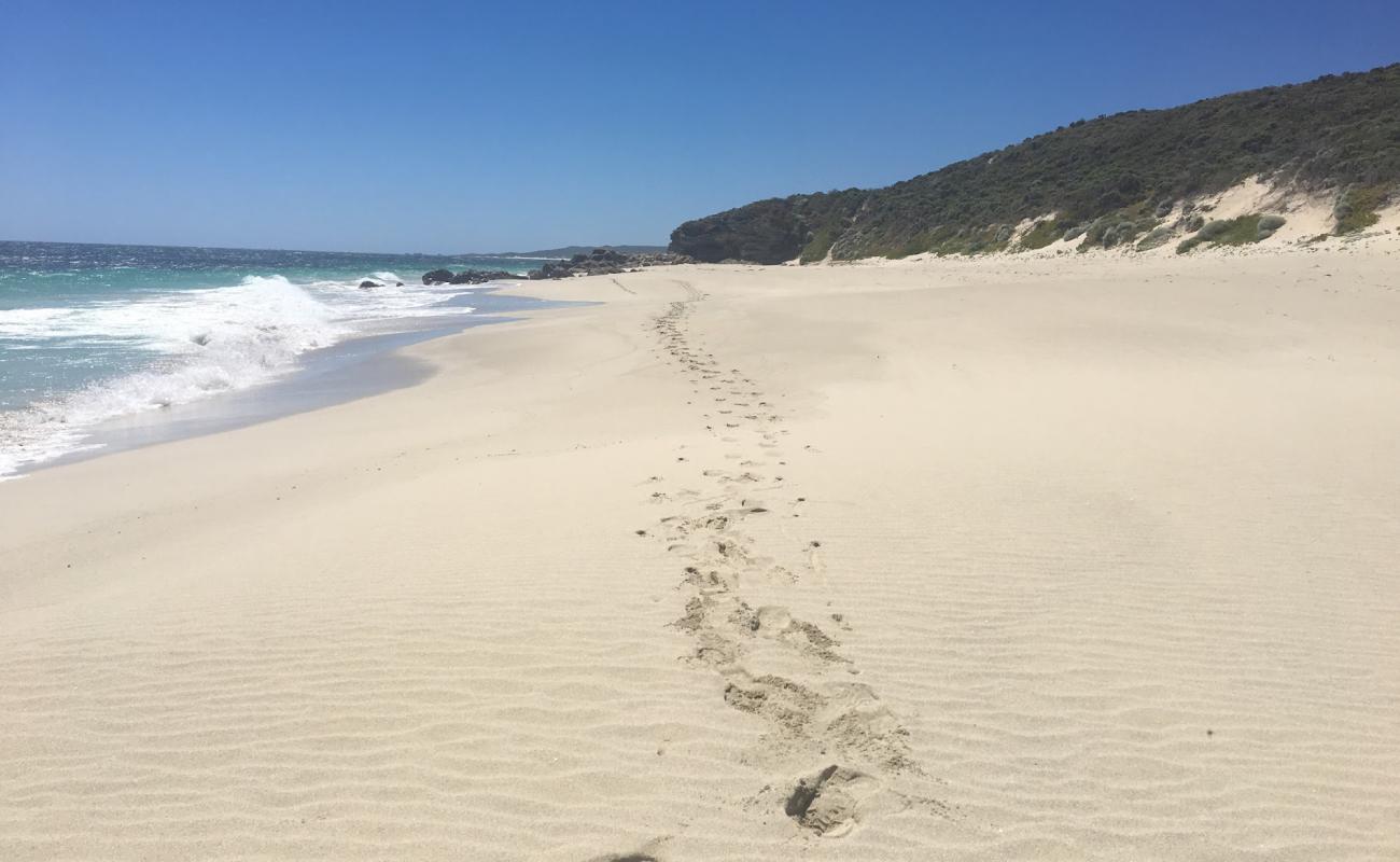 Foto af Deepdene Beach med hvidt fint sand overflade