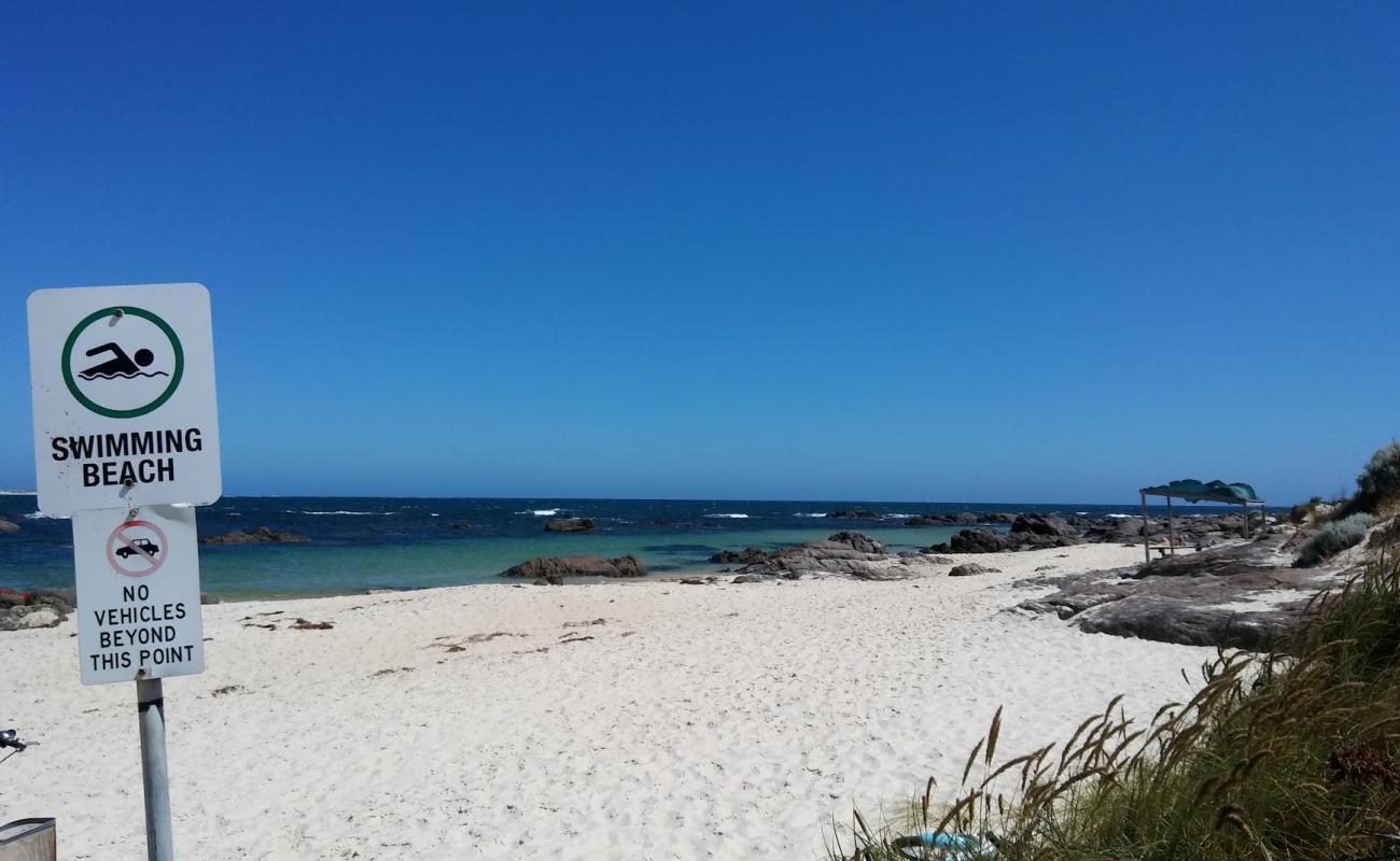 Foto af Windy Beach med lys sand overflade