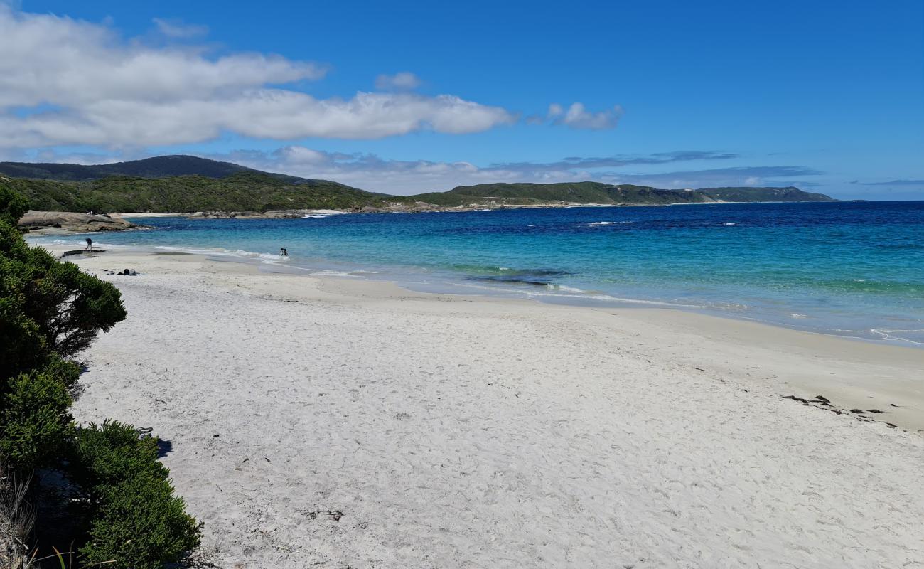 Foto af Waterfall Beach II med lys sand overflade