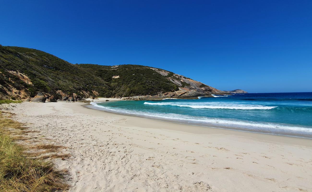 Foto af Salmon Beach med lys sand overflade