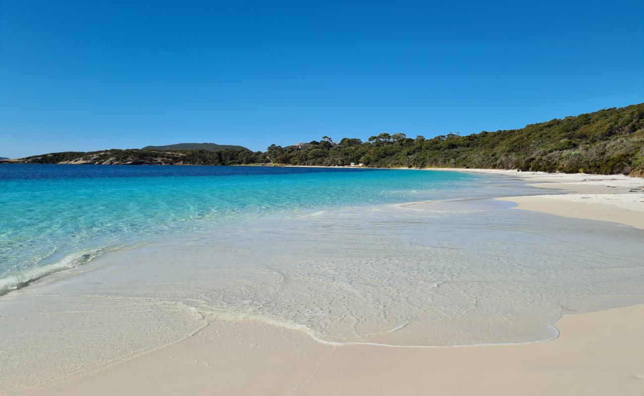 Foto af Goode Beach North med hvidt fint sand overflade