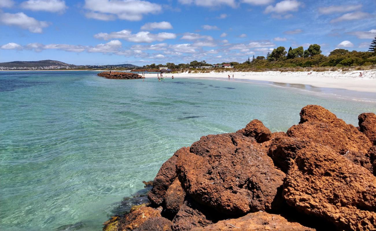 Foto af Emu Beach med hvidt sand overflade