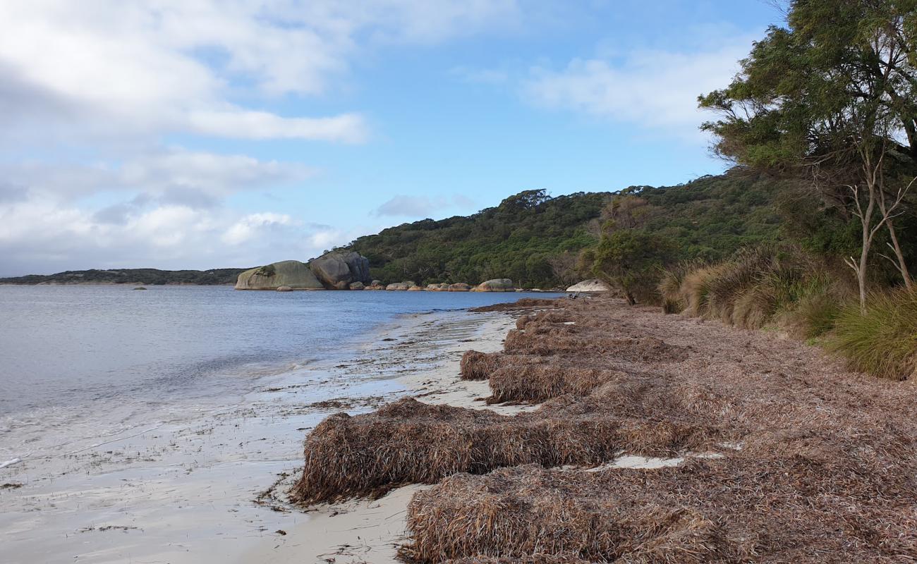 Foto af Two people Beach med lys sand overflade