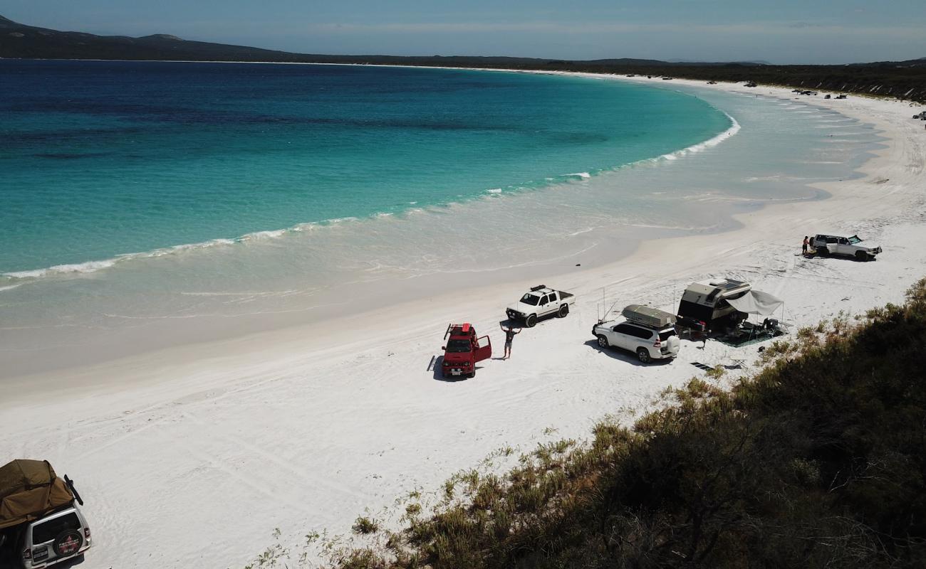 Foto af East Bay Beach med lys sand overflade