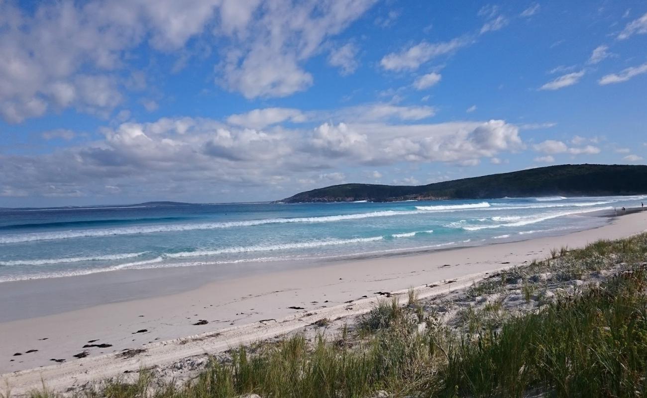 Foto af Peppermint Beach med lys sand overflade