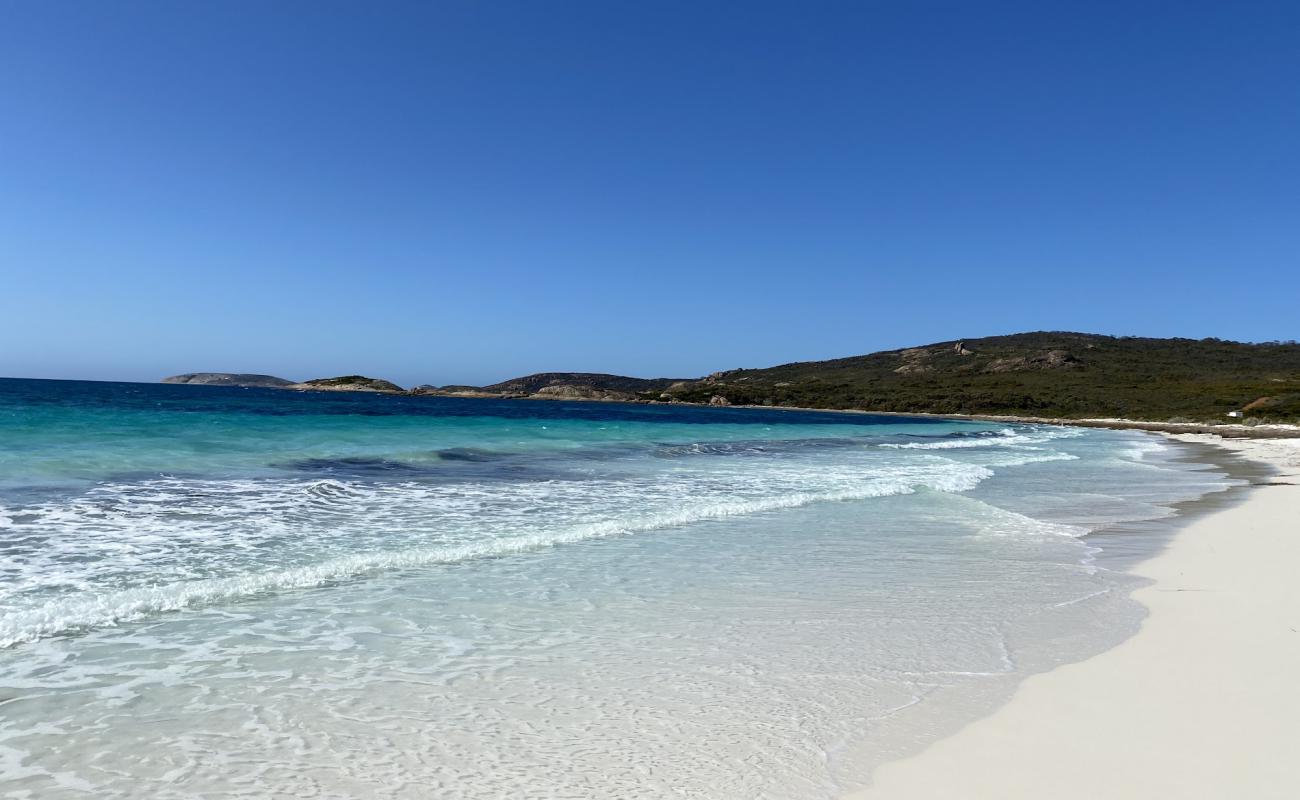 Foto af Lucky Bay med hvidt fint sand overflade