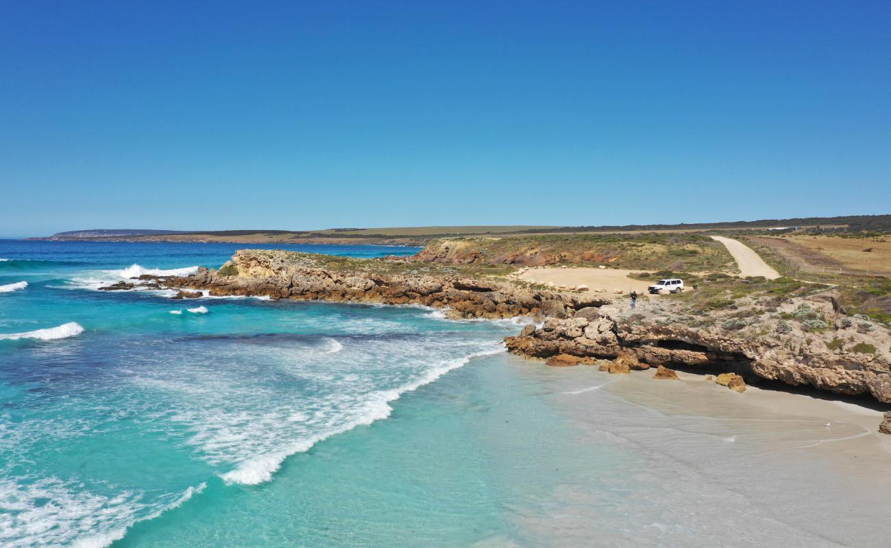 Foto af Mary Ellis Wreck Beach med lys sand overflade