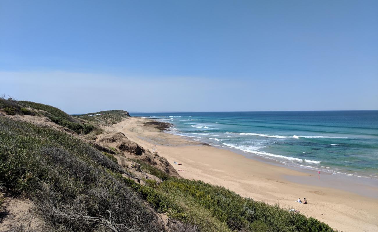 Foto af Thirteenth Beach med lys sand overflade