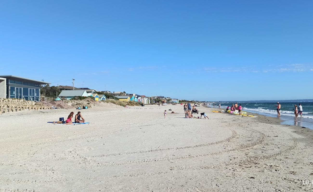 Foto af Aspendale Beach med lys sand overflade