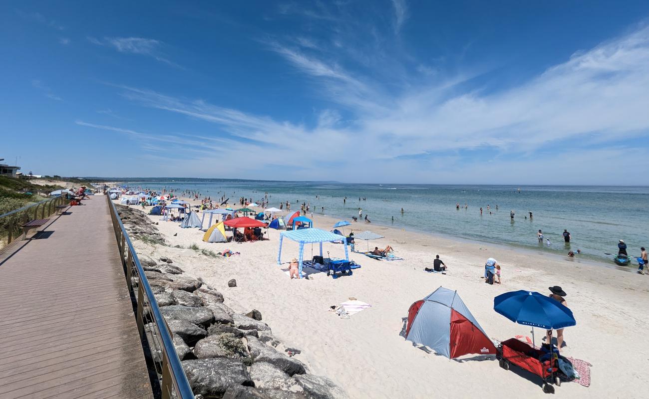 Foto af Carrum Beach med lys sand overflade