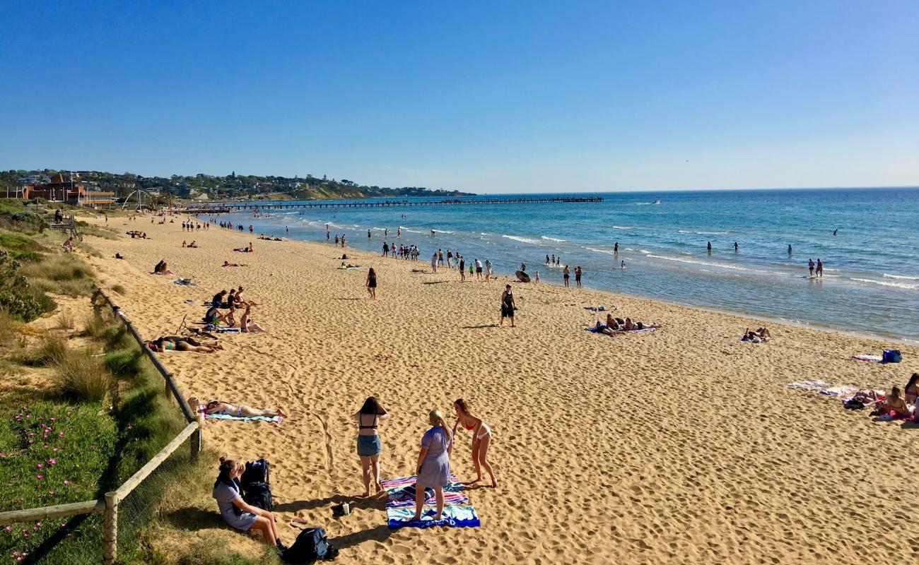 Foto af Frankston Beach med lys sand overflade