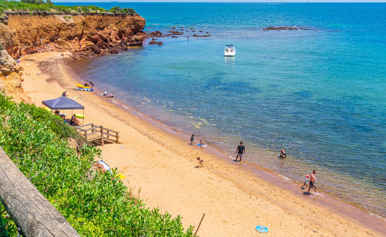 Foto af Daveys Bay Beach med lys sand overflade