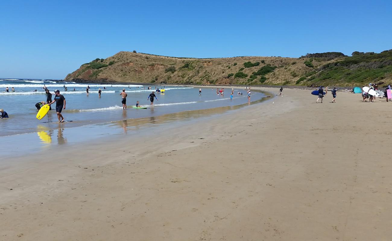 Foto af YCW Beach med lys sand overflade