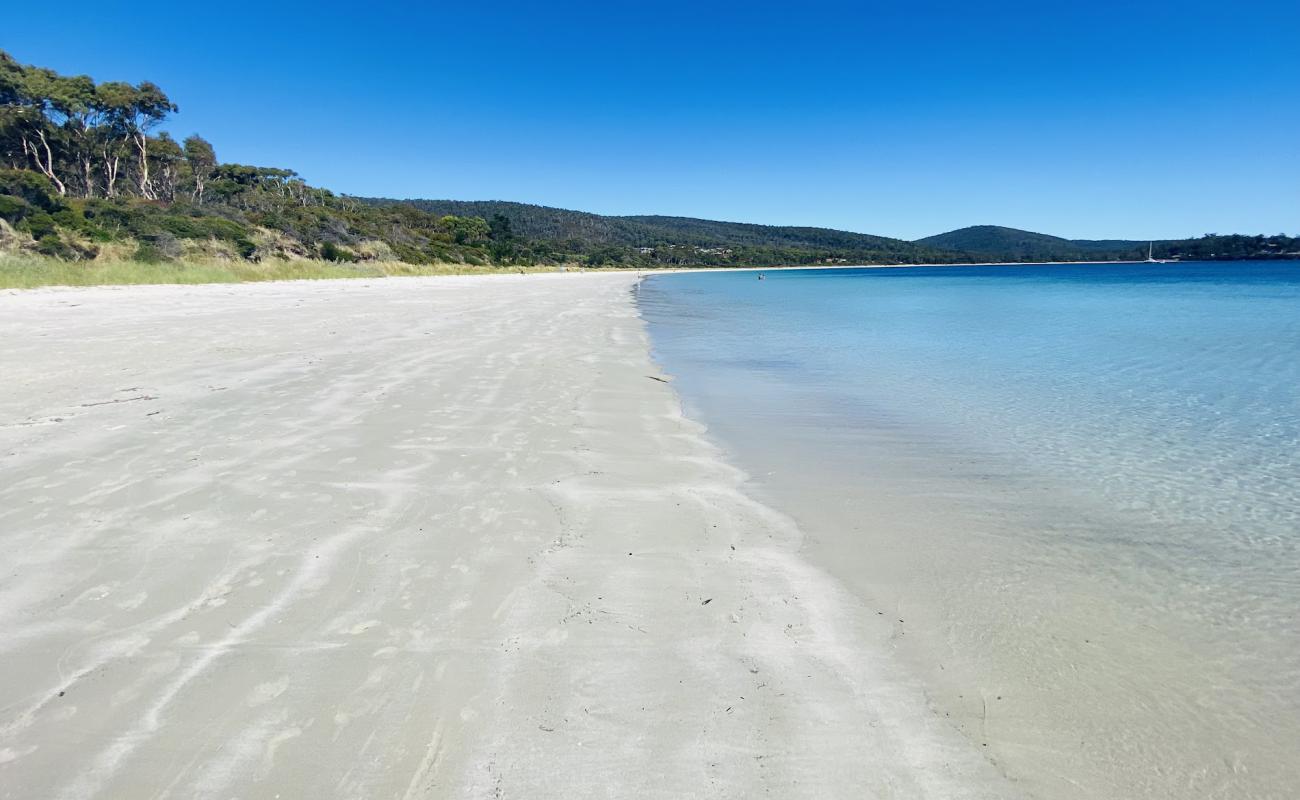 Foto af White Beach med lys sand overflade