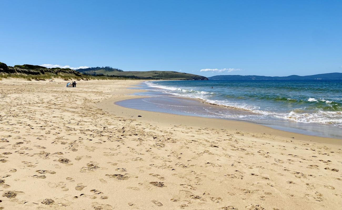 Foto af Goat's Beach med lys sand overflade