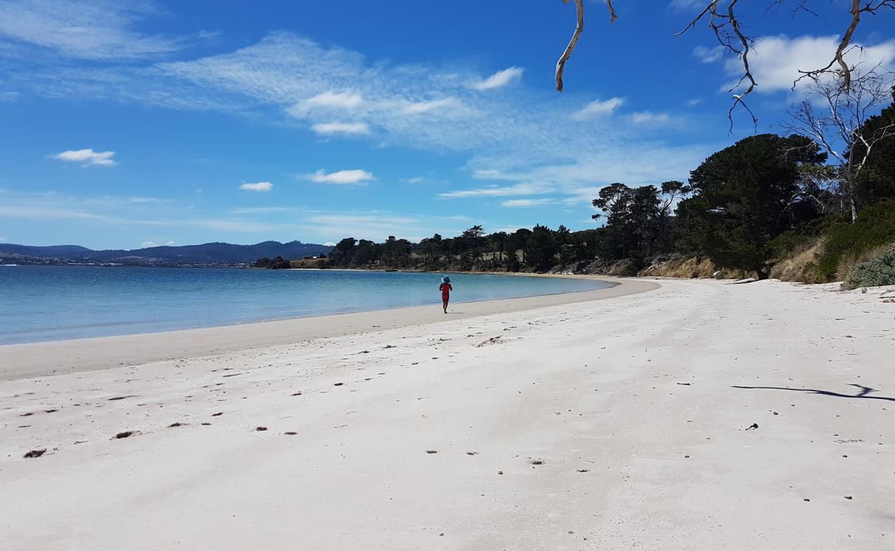 Foto af Huxleys Beach med lys sand overflade